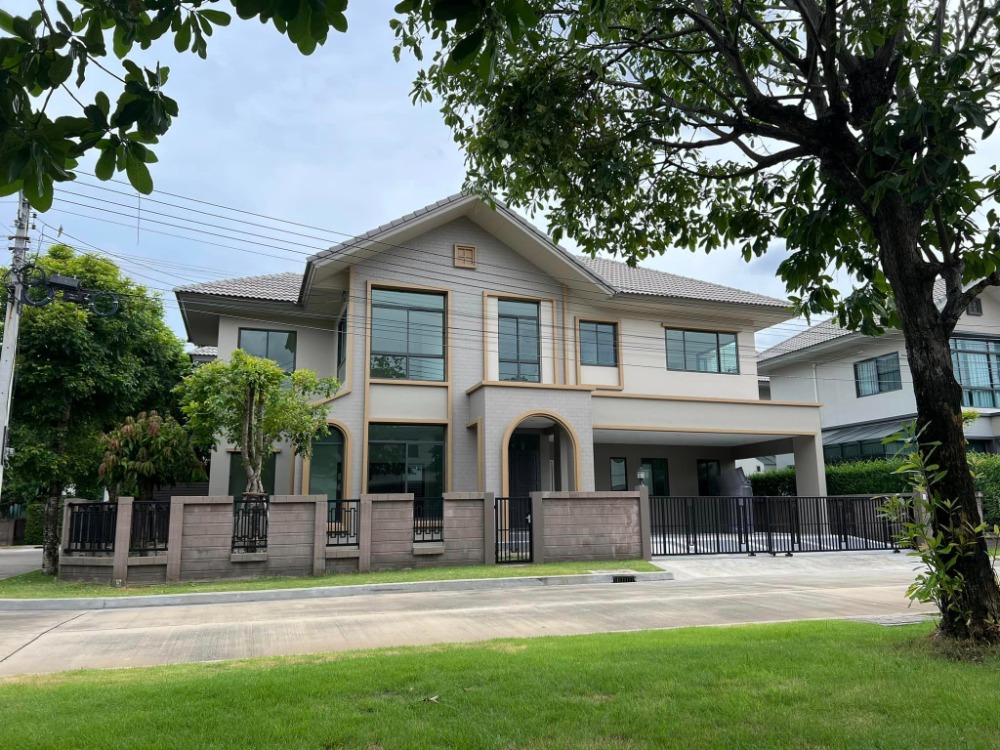 For SaleHousePathum Thani,Rangsit, Thammasat : Single house for sale, Laddarom Tiwanon project (corner house), plot in front of the garden, not facing anyone, location next to the main road