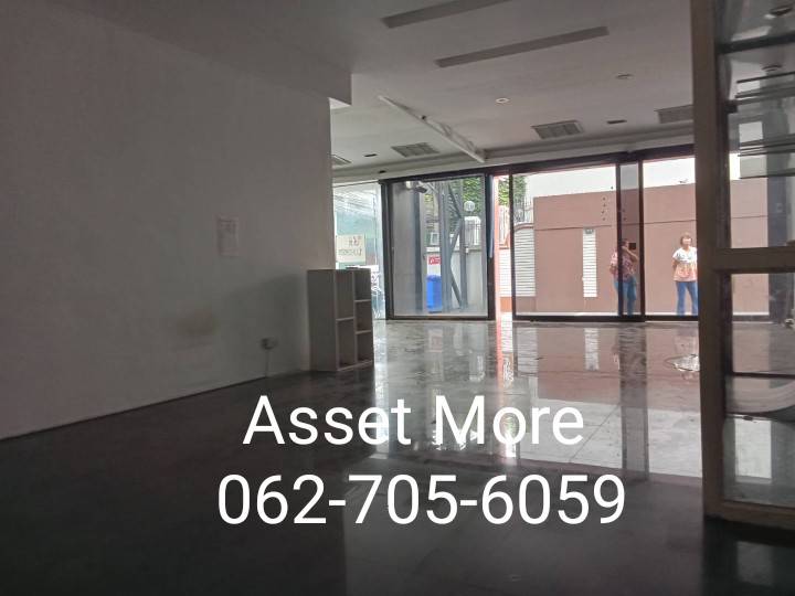 For RentShophouseSukhumvit, Asoke, Thonglor : Space for rent for opening a shop or office (Thonglor), size 57 square meters, near Thonglor BTS, Watthana District