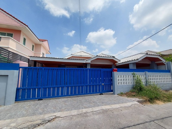 For SaleHouseSeri Thai, Ramkhamhaeng Nida : Urgent sale, single-storey house, 55 sq m, Ramkhamhaeng 76, single-family house, usable area 220 sq m, Preecha Lam Phet Village 55, Soi Ramkhamhaeng 76