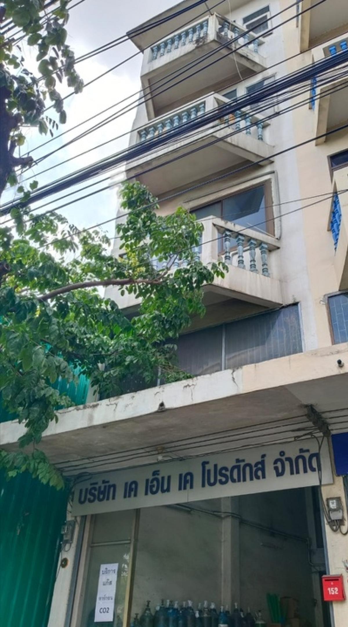 For SaleShophouseLadkrabang, Suwannaphum Airport : Commercial building for sale, 4.5 floors, on main road, near On Nut 76/1