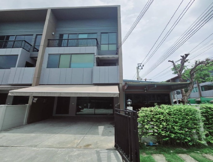 For RentTownhouseChaengwatana, Muangthong : For Rent, 3-storey townhouse for rent, Baan Klang Muang Ratchaphruek project, corner house, opposite Central West Ville, on Ratchaphruek main road, very beautiful house, fully furnished, fully furnished / for living, pets not allowed