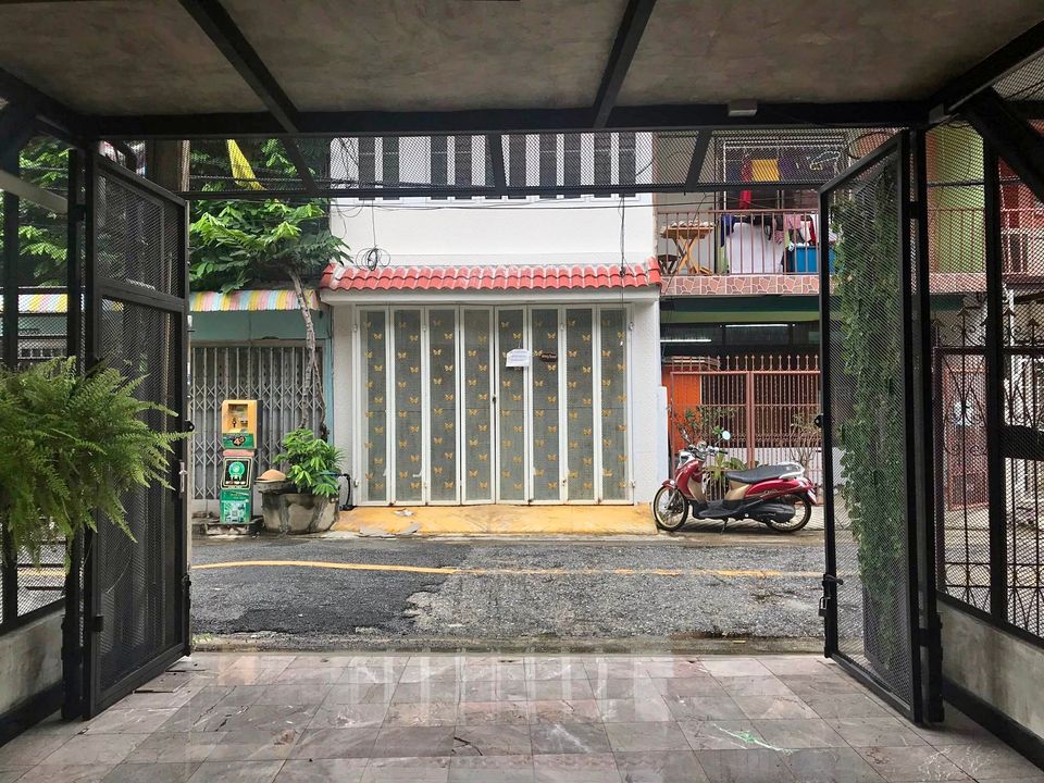 For RentShophouseRatchadapisek, Huaikwang, Suttisan : For sale/rent townhouse in Ratchada Soi 3