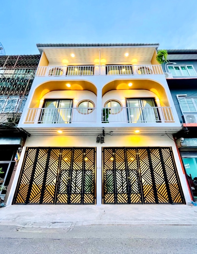 For SaleShophousePinklao, Charansanitwong : Beautiful house for sale, ready to move in, next to Bang Phlat MRT, area 12 square wah, 3 floors, Soi Charan 85, Bang Phlat (Wat Samakkhi Suthawat / Bang Phra Khru)