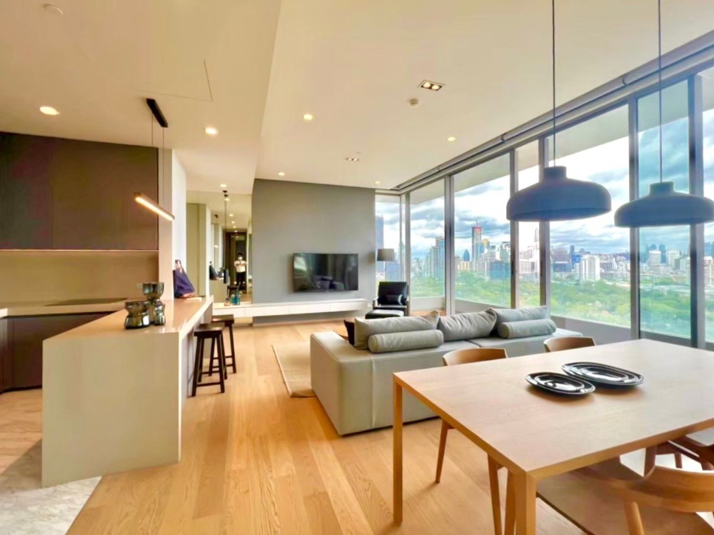 For RentCondoSilom, Saladaeng, Bangrak : The Luxury condo for Rent. 𝐒𝐚𝐥𝐚𝐝𝐚𝐞𝐧𝐠 𝐎𝐧𝐞 2 bedrooms size 115 sq.m. prak view & high floor. Ready to move-in. AVAILABLE NOW!!!