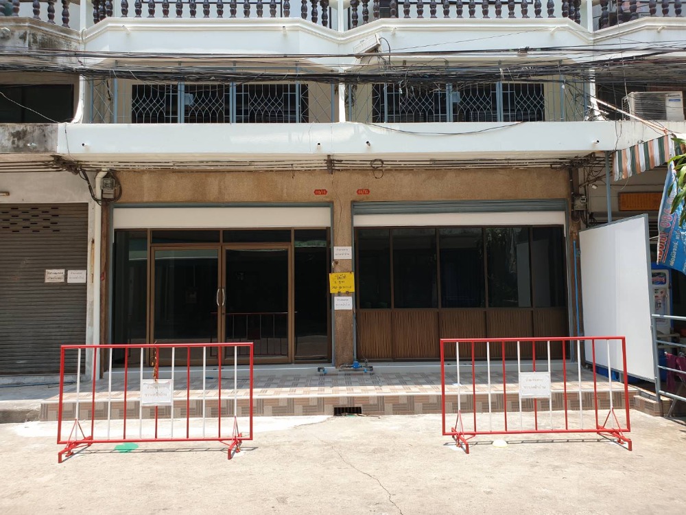 For RentShophousePinklao, Charansanitwong : Commercial building for rent, 2 units, Soi Borom 41, near Central Pinklao/The Circle, area 600+ sq m.