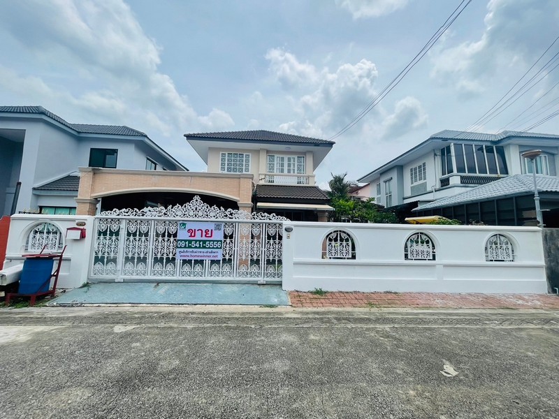 For SaleHouseKaset Nawamin,Ladplakao : For sale: 2-storey house, newly renovated, area 70 sq m, Chalada Village, Ram Intra, 3 bedrooms, 2 bathrooms, front of house faces north.