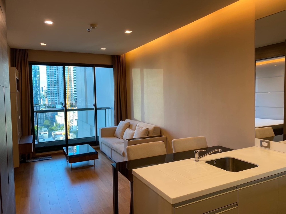 For RentCondoSathorn, Narathiwat : The Address Sathorn Silom Soi 12, room facing the road (0624163966 Praew)