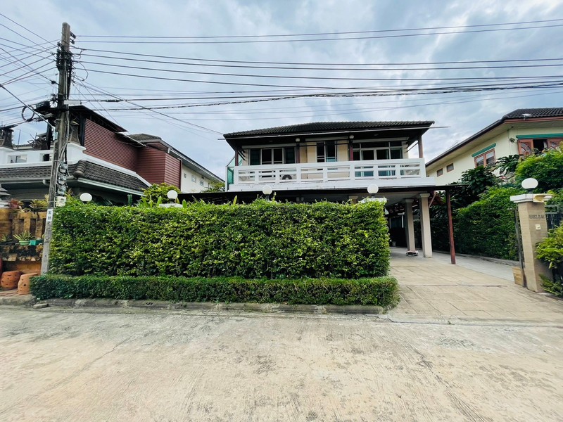 For SaleHouseChaengwatana, Muangthong : Single house for sale, 63 sq m, Boon To Village 55, Pak Kret, Nonthaburi, mostly built-in furniture made of wood.