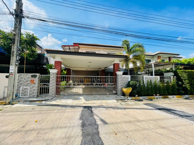 For SaleHouseMin Buri, Romklao : For sale: 2-storey detached house, KC Natural Ville Village, Romklao, size 67 sq m, 3 bedrooms, 3 bathrooms, extensions at both the front and back, the house gate is a remote control type.