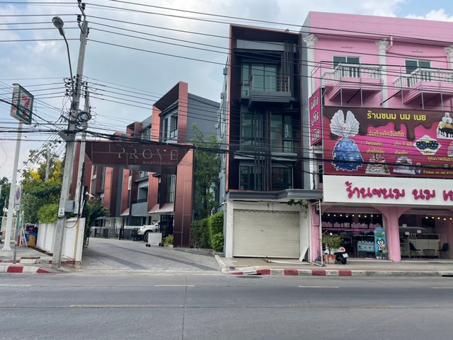 For SaleShophouseKaset Nawamin,Ladplakao : For sale: 4-storey shophouse, 20.2 sq m, on Lat Phrao Road. New shophouse, fully decorated, good location in a community area.