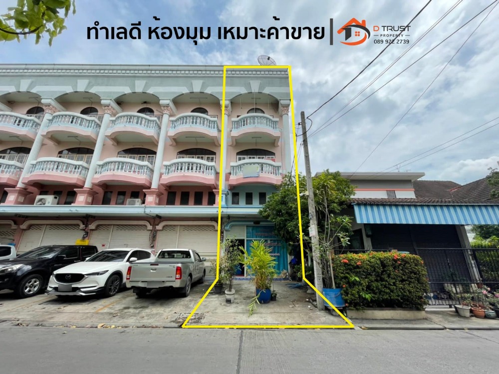 For SaleShophouseSamut Prakan,Samrong : Commercial building for sale, shophouse, Theparak Soi 82, Denthong Village Soi, Mueang, Samut Prakan, opposite Nam Daeng Temple, near the outer ring road, Theparak checkpoint