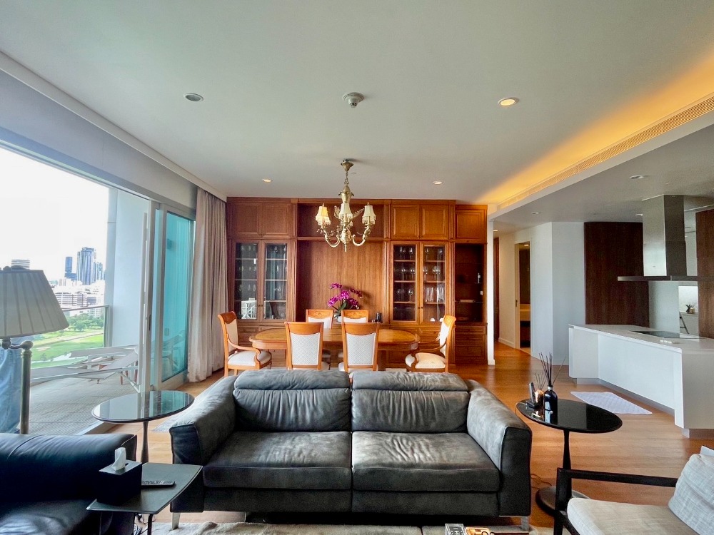 For RentCondoWitthayu, Chidlom, Langsuan, Ploenchit : For rent!!  185 Rajadamri 3 bedrooms on high floor woth big living room and 2 kitchens plus maid room.  Large balcony with panorama view to sport club