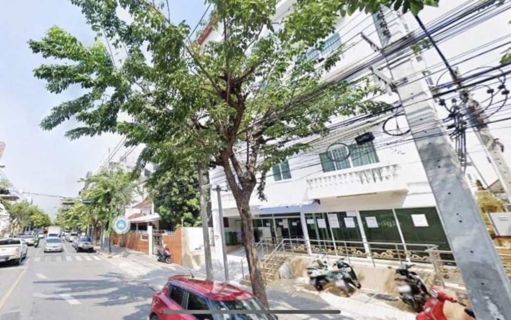 For SaleBusinesses for saleRama 8, Samsen, Ratchawat : For sale: New 50-room apartment and dormitory, all rooms fully rented, very high return rate of 13% per year, located in Dusit area, near the Purple Line MRT station, 900 meters away.