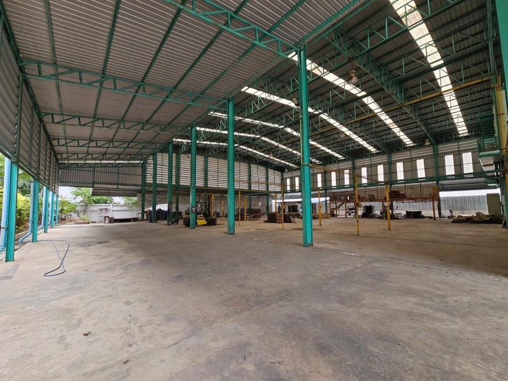 For RentFactoryNonthaburi, Bang Yai, Bangbuathong : Factory for rent with large office, usable area 2,000 sq m. Warehouse width 40 m, depth 50 m. with office and luxury rooms, Khlong Khoi, Bang Bua Thong location