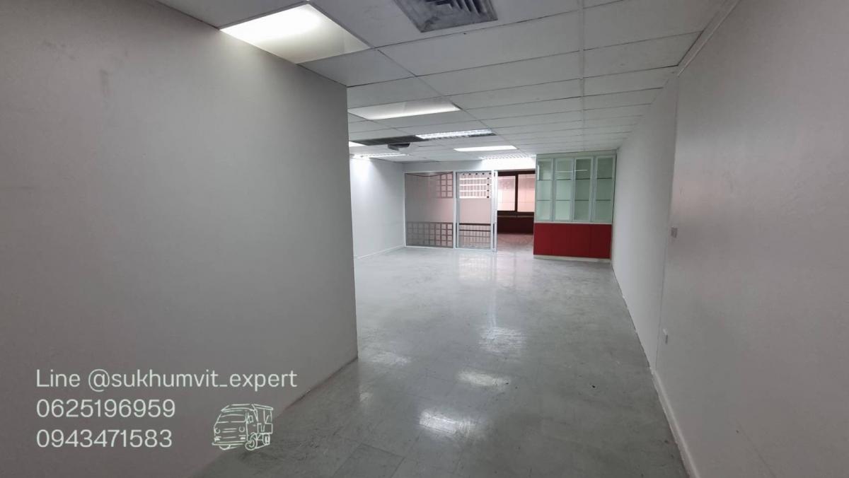 For RentOfficeSukhumvit, Asoke, Thonglor : Office for rent, 85 square meters, Asoke Montri Road, near BTS Asoke, MRT Sukhumvit