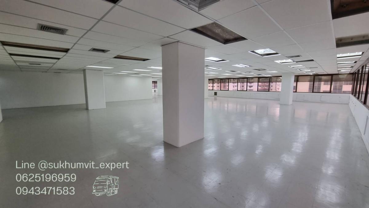 For RentOfficeSukhumvit, Asoke, Thonglor : Office for rent, large area 458 square meters, Asoke Montri Road, near BTS Asoke, MRT Sukhumvit