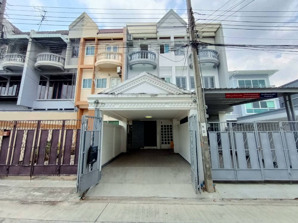 For SaleTownhouseBang kae, Phetkasem : Townhouse for sale, 3 floors, behind Big C Petchkasem Soi 67, convenient transportation, Bang Khae District, Bangkok