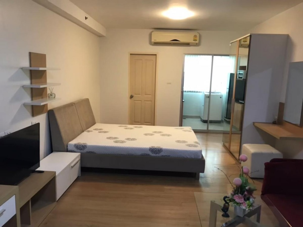 For SaleCondoKasetsart, Ratchayothin : Urgent sale, Supalai Park Condo, Kaset Intersection, beautiful room, ready to move in, pool view (S4419)