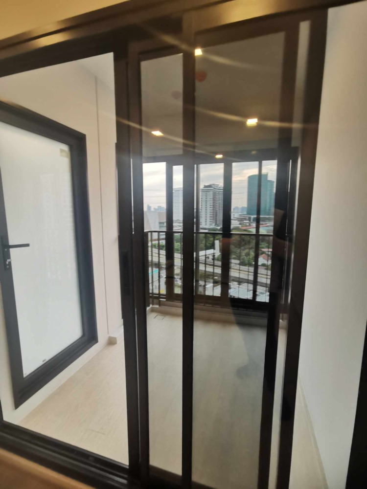 Sale DownCondoLadprao, Central Ladprao : Selling down payment, special type room, Life Phahon, position B5-1, 35 sq m, Double Screen, entire floor, only 2 rooms per floor, before transferring urgently, Line ID: Vassily