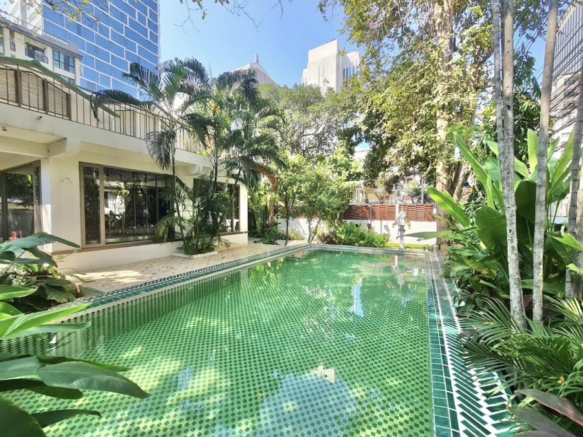 ให้เช่าบ้านวิทยุ ชิดลม หลังสวน : Rare Items Announcing for Hot Rental Detached House with Big Private Pool Villa on heart of Soi Tonson, Lumpini, Pathumwan, Bangkok. Near Embassy, Luxury Residences and Famously Beautiful Places