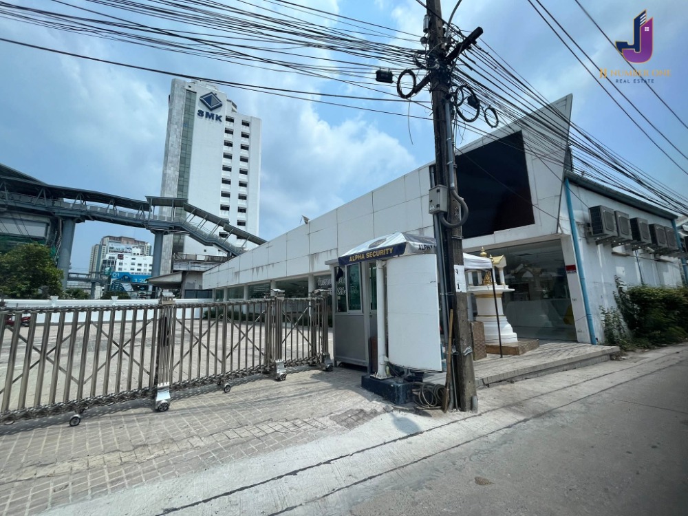 For SaleShowroomPattanakan, Srinakarin : Showroom for sale with office, located on Srinakarin Road, area 1,483.5 sq m., width 29 m., depth 52 m., good location, located on main road, next to the Yellow Line, Sri Kreetha Station.