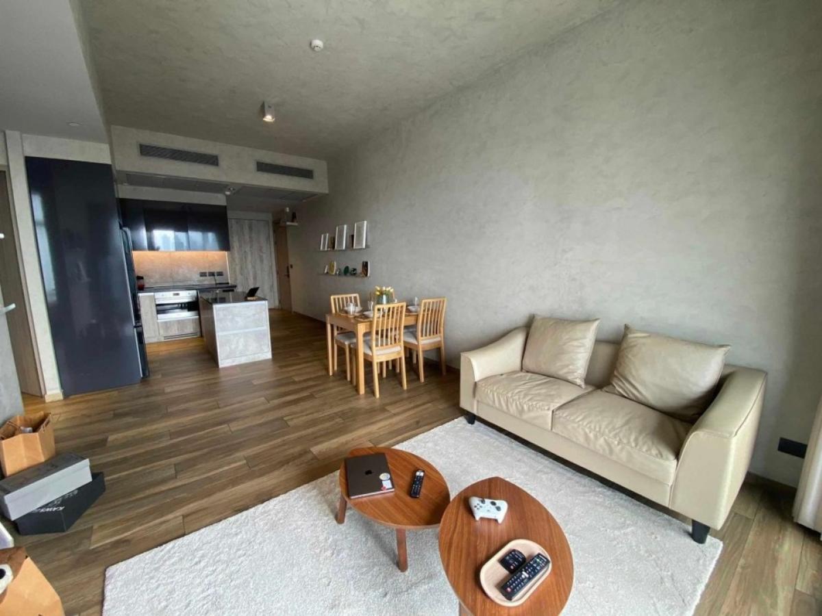 For RentCondoSukhumvit, Asoke, Thonglor : 🔥HOT DEAL 🔥 Condo in the heart of Asoke The Lofts Asoke Condo 2 bedrooms, 1 bathroom, with bathtub, size 75.4 sq m., 22nd floor, unblocked city view, fully furnished, beautifully decorated, ready to move in