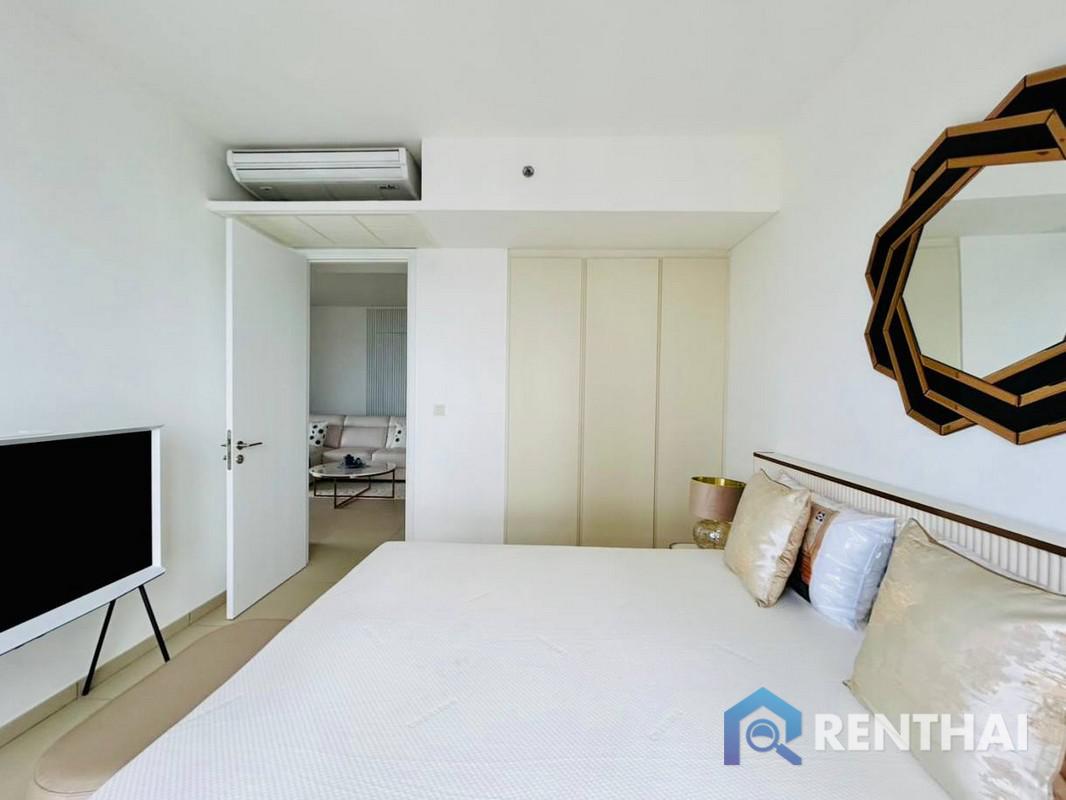 For SaleCondoPattaya, Bangsaen, Chonburi : Luxury 2bed Condo right on the beach