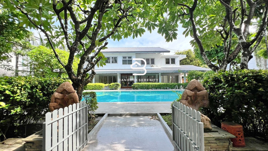 For RentHouseSukhumvit, Asoke, Thonglor : House for rent with private pool in Sukhumvit Ekkamai