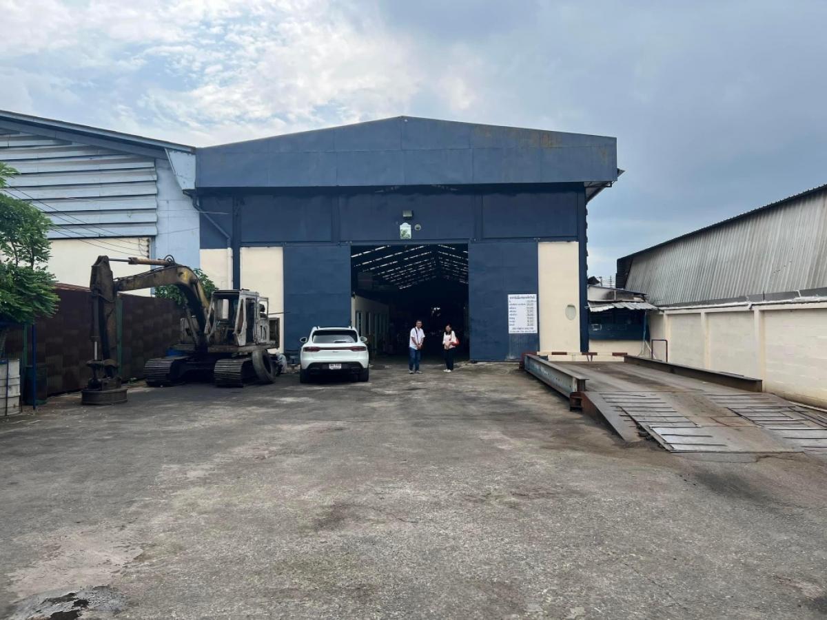 For RentWarehouseEakachai, Bang Bon : Warehouse for rent on Ekachai Road, Bang Bon. Warehouse for rent, size 1,214 square meters, with office, on Bang Bon 4 Road, 8 km from Kanchanaphisek Road, 5 km from Ekachai Road. Can apply for FDA.