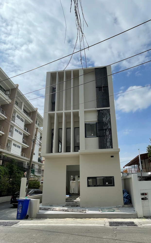 For RentHome OfficeChokchai 4, Ladprao 71, Ladprao 48, : ***Urgent for rent*** 2-storey home office + with warehouse, newly built / very good location / lots of parking / 80,000 baht per month