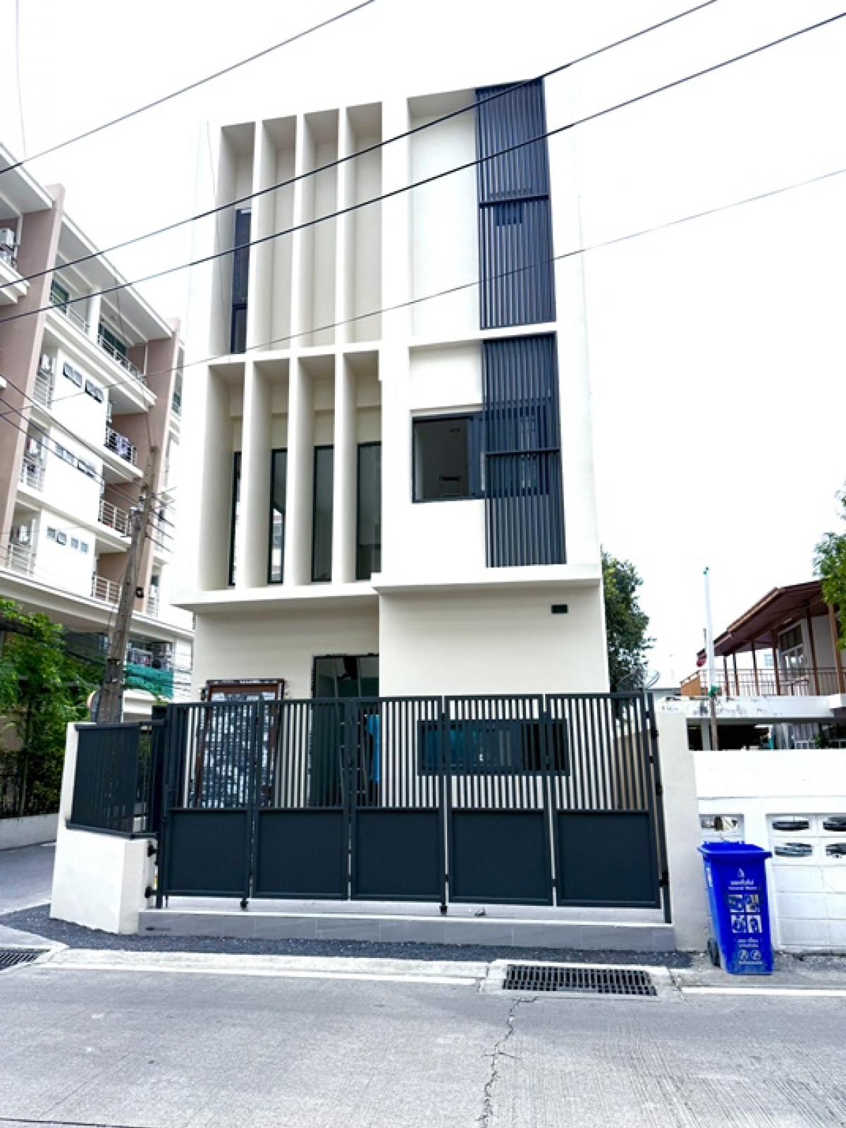 For RentHome OfficeChokchai 4, Ladprao 71, Ladprao 48, : ***Urgent for rent*** 2-storey home office + with warehouse, newly built / very good location / lots of parking / 80,000 baht per month