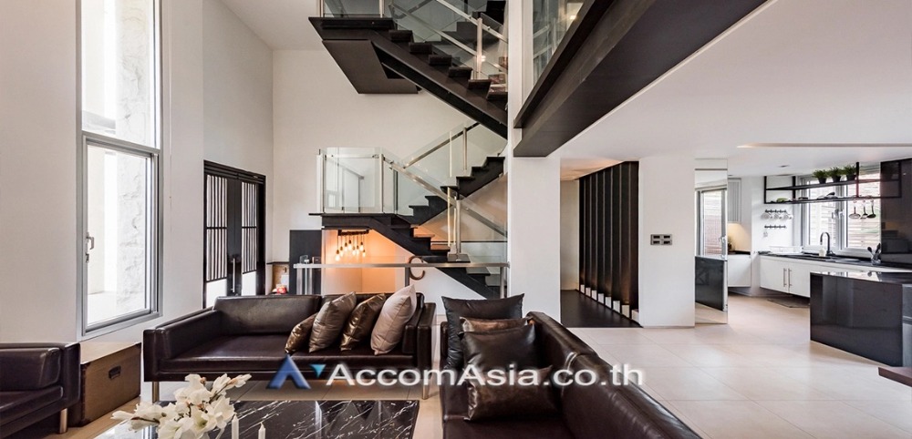 For RentTownhouseSathorn, Narathiwat : Pet-friendly | 4 Bedrooms Townhouse for Rent in Sathorn, Bangkok near BTS Chong Nonsi - MRT Khlong Toei at The Loft (AA27252)