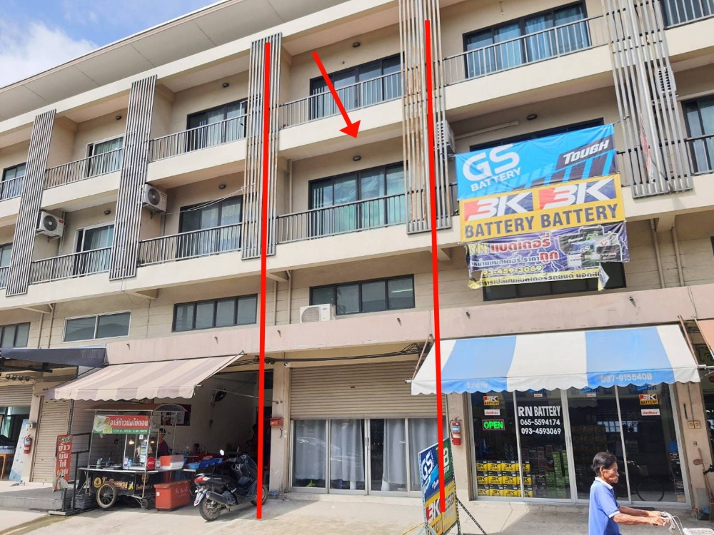 For SaleShophouseRathburana, Suksawat : For sale: Commercial building, 3.5-storey shophouse, Soi Suk Sawat 70, Intersection 14, commercial location next to PTT gas station, only 5 minutes from Suk Sawat Road.