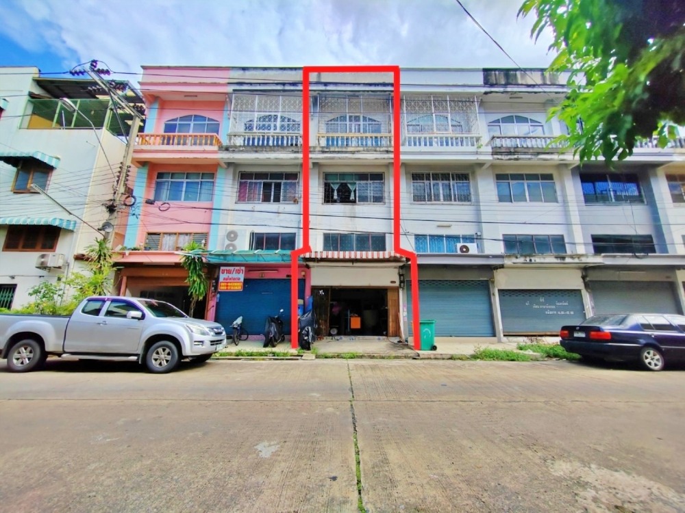 For SaleHouseNawamin, Ramindra : For sale: 3 and a half storey commercial building, Arunthorn Village, on Sukhapiban 5 Road, Chatuchak - Watcharapol, Chalongrat Expressway. Highlights: only 100 meters from Sukhapiban 5 main road.