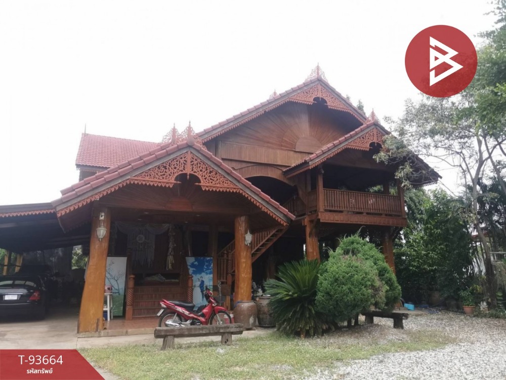 For SaleHouseUttaradit : For sale: Thai-style single house with land, area 200 square wah, Phichai, Uttaradit