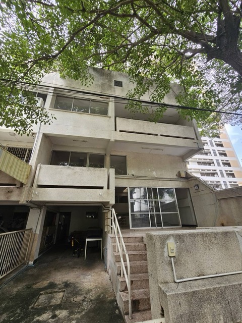 For SaleHouseSilom, Saladaeng, Bangrak : House for sale, Soi Pan Road, 45.9 square wah