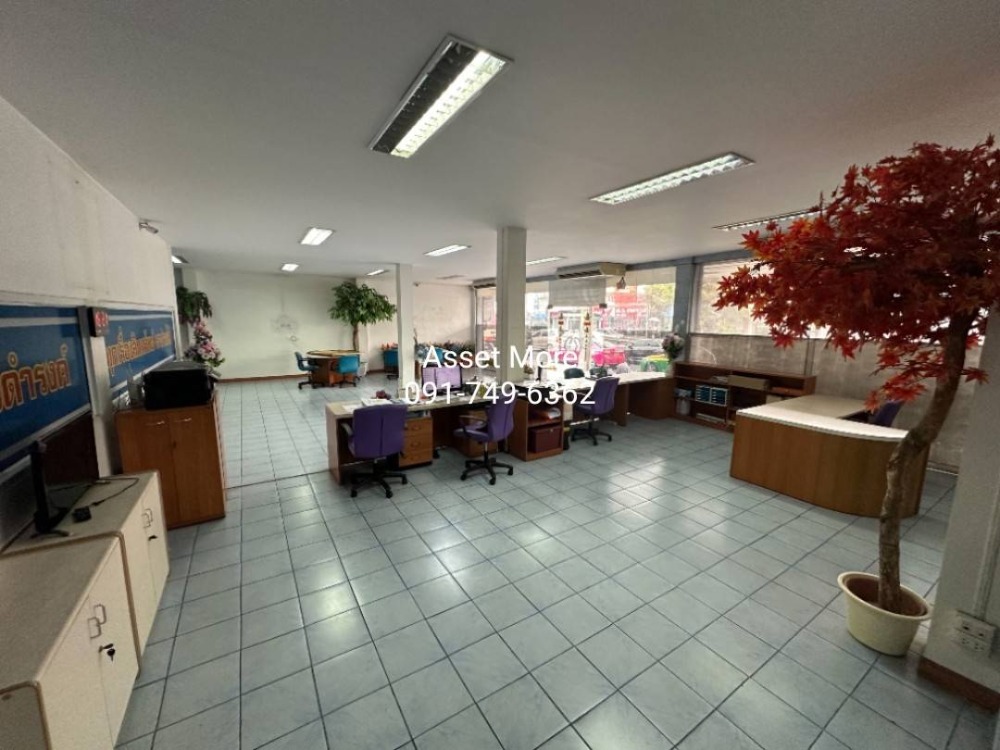 For RentShop HouseBangna, Bearing, Lasalle : 67-AMY-CB011 For rent, 1st floor and mezzanine, 4 units, total area 512 sq m., on the road, with parking, near BTS Samrong, suitable for a cafe, office, showroom, clinic, studio.