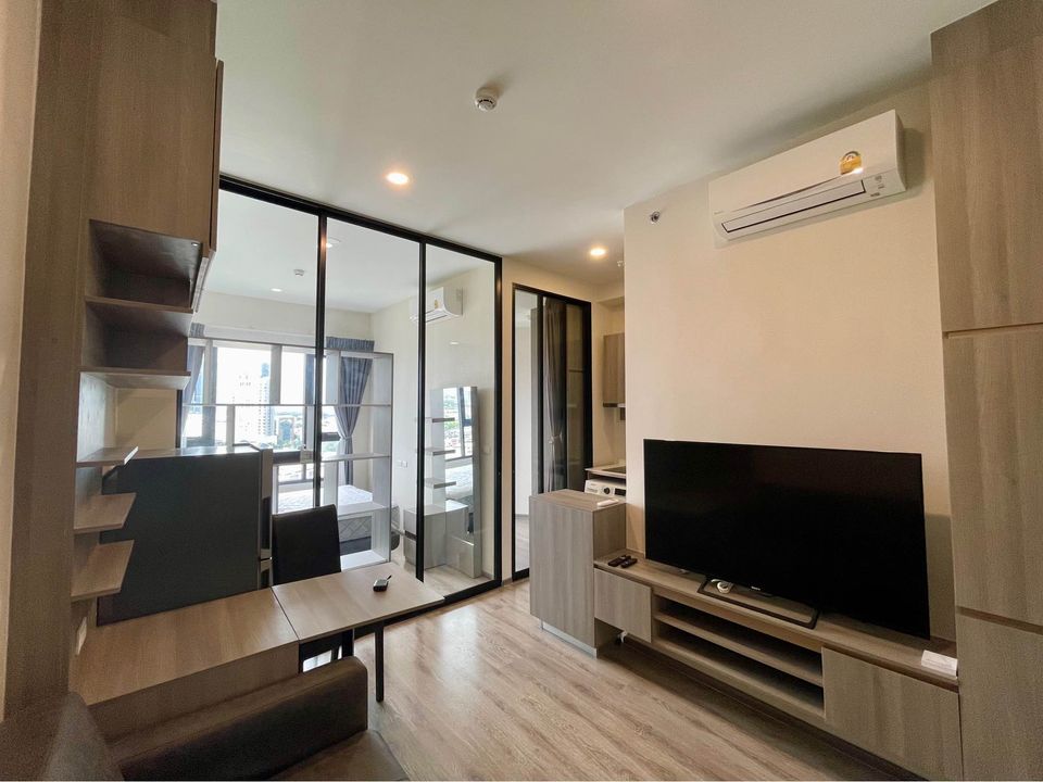 For RentCondoKasetsart, Ratchayothin : Reduced from 22,000 to 19,000 baht, fully furnished room, ready to move in, next to BTS