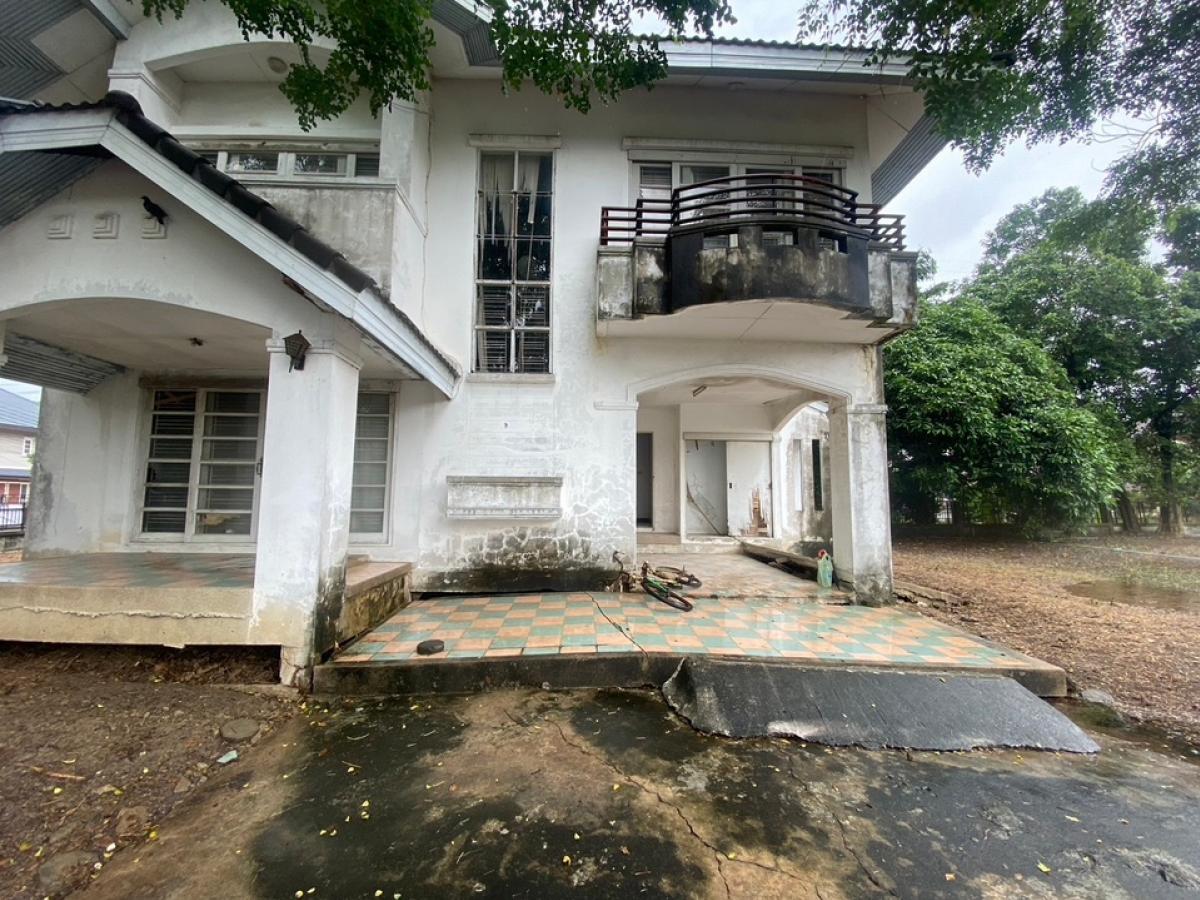 For SaleHouseMin Buri, Romklao : House for sale, back side is next to water, Flora Ville Park City Village, Suwinthawong 38, good atmosphere, quiet (corner house), area 146 sq m, 3 bedrooms, 3 bathrooms, 1 multipurpose room, 1 hall, 1 living room, 1 kitchen, price 5,500,000. Call 093-028