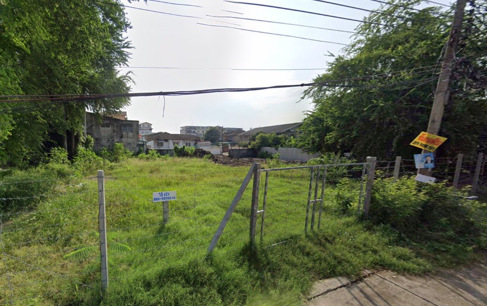 For RentLandOnnut, Udomsuk : Vacant Land for Rent, Prime Location!