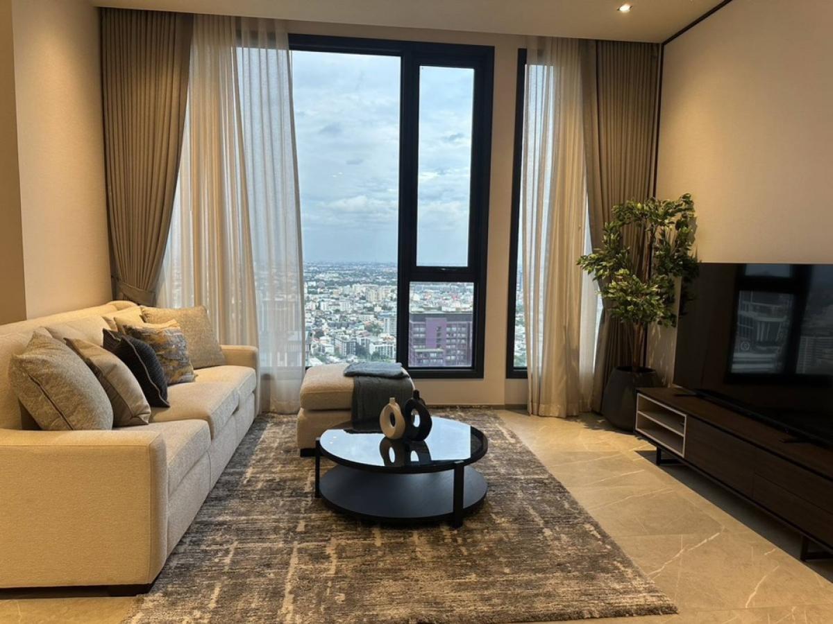 For RentCondoSukhumvit, Asoke, Thonglor : 📢👇Luxury condo at Hyde Heritage Thonglor, only few steps to BTS, surrounded by many popular restaurants and coffee shops.