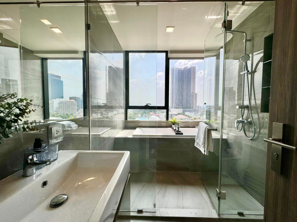 For RentCondoSukhumvit, Asoke, Thonglor : Ideo Q Sukhumvit 36 Condominium Luxury Room for Rent