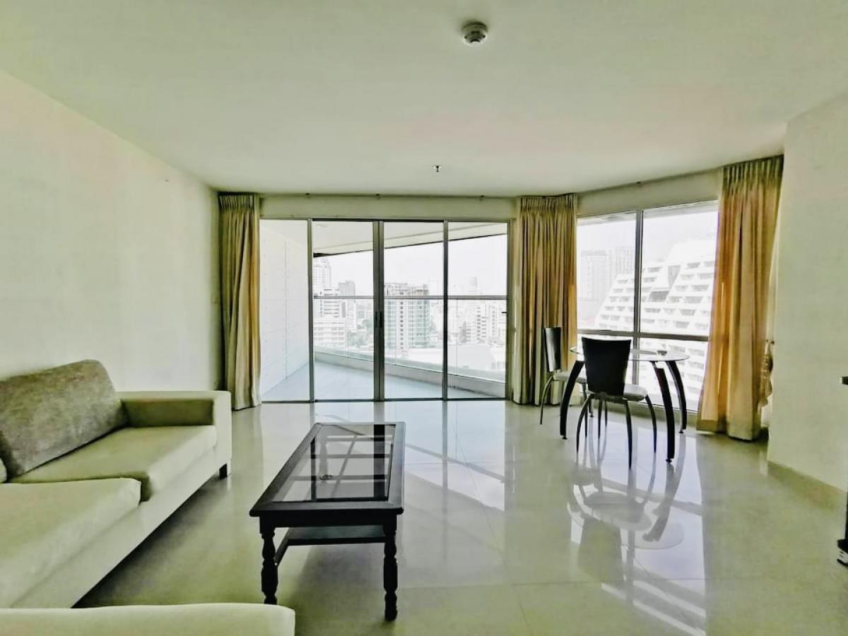 For RentCondoNana, North Nana,Sukhumvit13, Soi Nana : 🏢 For rent: Sukhumvit Suite Condo – Spacious room, near BTS Nana and Asoke! 🏢