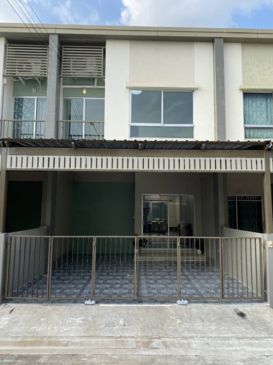 For RentTownhouseNawamin, Ramindra : Townhouse for rent, Lumpini Townville Phetkasem - Watcharapol, near Or-Ngern Market, only 4 minutes.