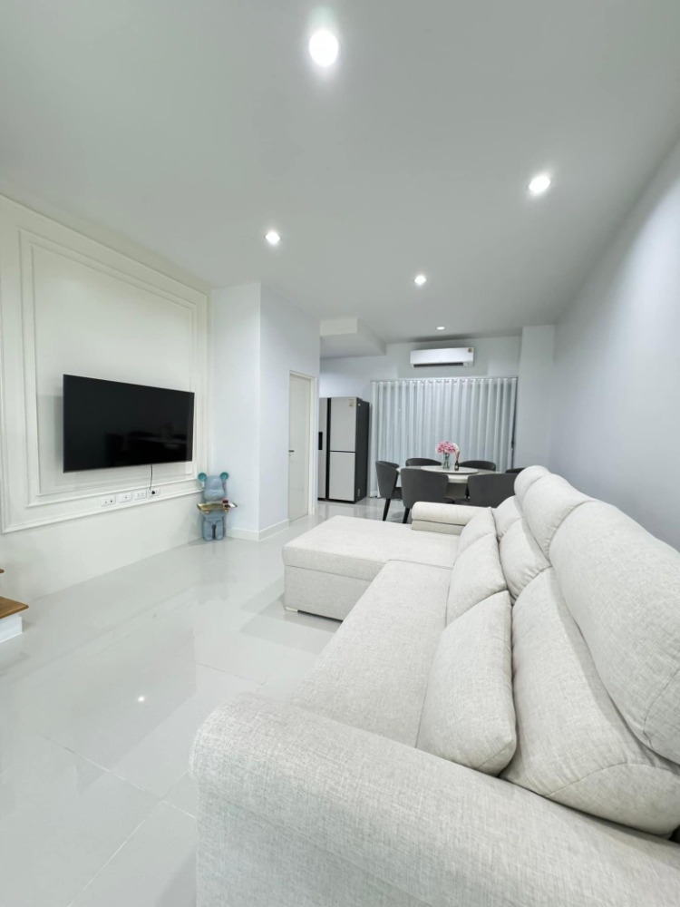 For RentTownhouseMin Buri, Romklao : 🔴45,000฿🔴 Townhome, Baan Klang Muang, Rama 9-Krungthep Kreetha 🏠 Beautiful house, good location, near shopping malls, happy to serve 🙏 If interested, please contact 𝙇𝙄𝙉𝙀 (very fast response): 📱 Property code 679-1101 📱: Line ID: @bbcondo88