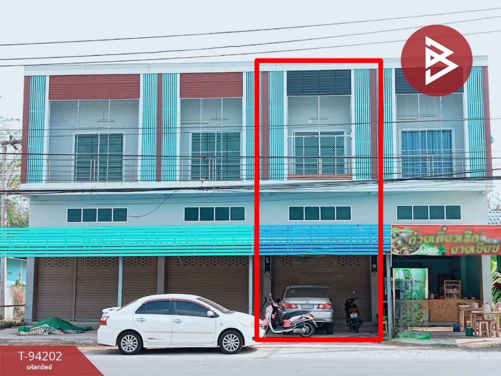 For SaleShophouseUthai Thani : For sale: 2-storey commercial building on the road, area 18 sq m, Nong Chang, Uthai Thani