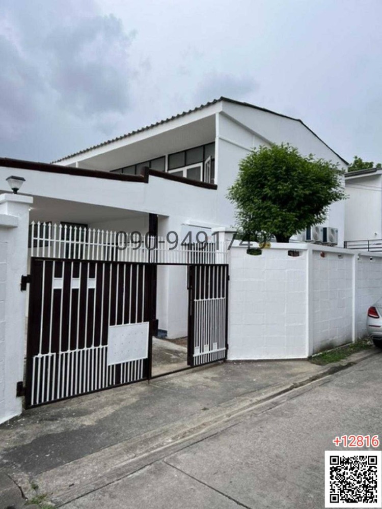 For RentHouseSapankwai,Jatujak : For rent: 2-storey detached house near MRT Lat Phrao Station