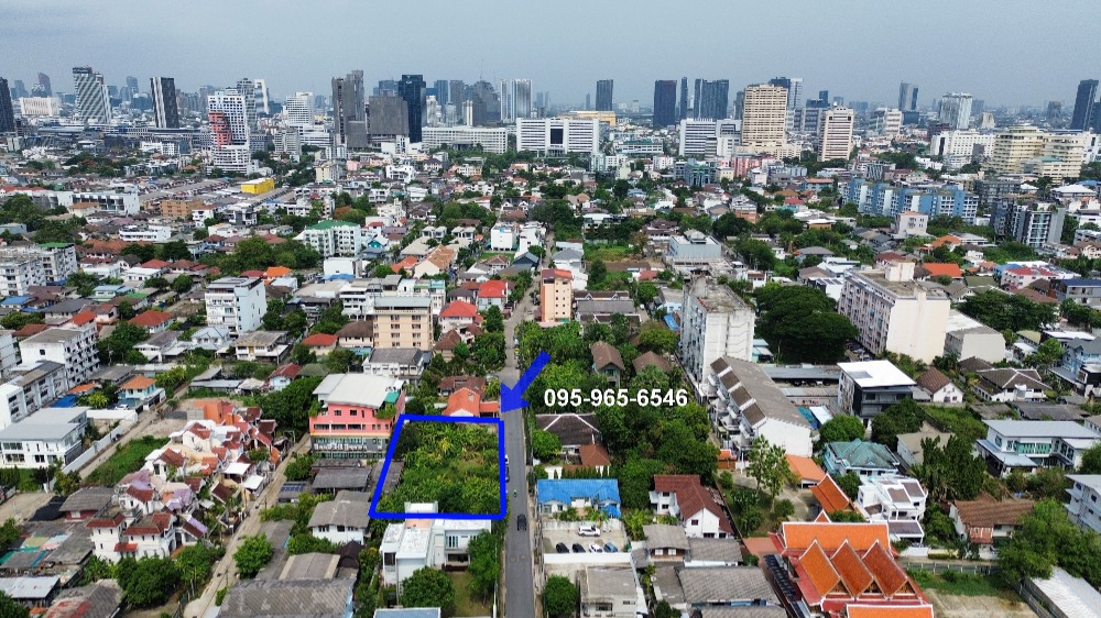 For SaleLandRatchadapisek, Huaikwang, Suttisan : Land for sale, Ratchada 32, Soi Suea Yai, opposite the Criminal Court, 165 sq m, very good location, many entrances and exits, including Lat Phrao, Lat Phrao Wang Hin, Chok Chai 4