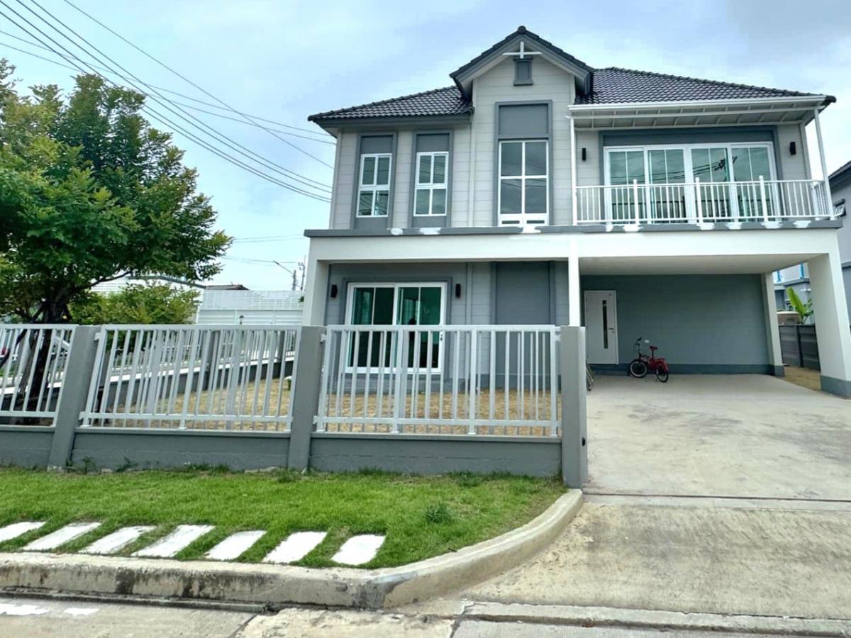 For RentHouseSamut Prakan,Samrong : For rent: 2-storey detached house, 75 sq w, located on Sukhumvit-Bang Pu Road, near Robinson Samut Prakan.