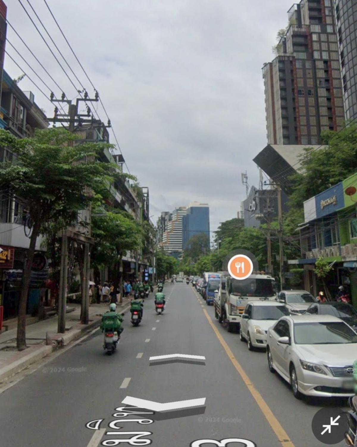 For RentShophouseSukhumvit, Asoke, Thonglor : For rent: 5-storey, 3-unit building on Ekkamai Road